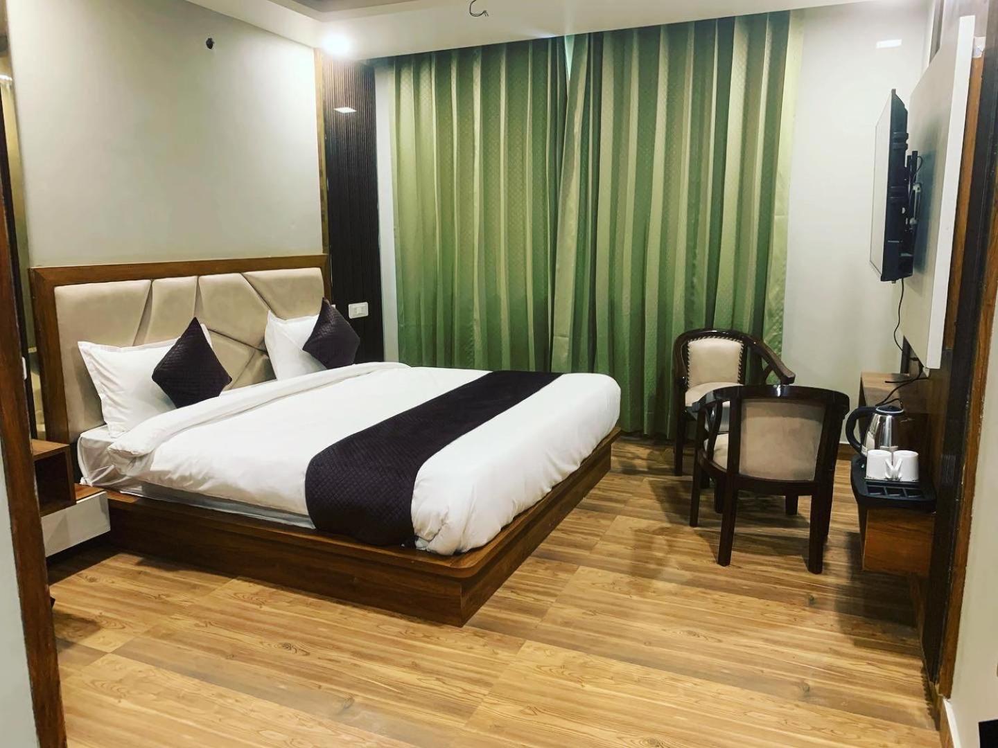 Hotel & Hostel Vimal Ganga Rishīkesh Buitenkant foto